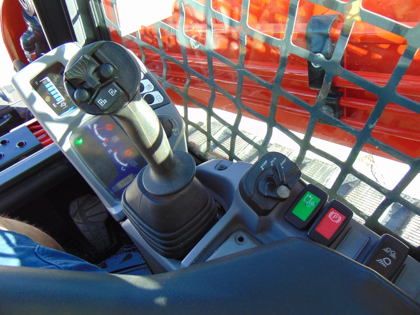 2022 Kubota SVL97-2 Turbo Track Loader – High Flow, 688 Hours
