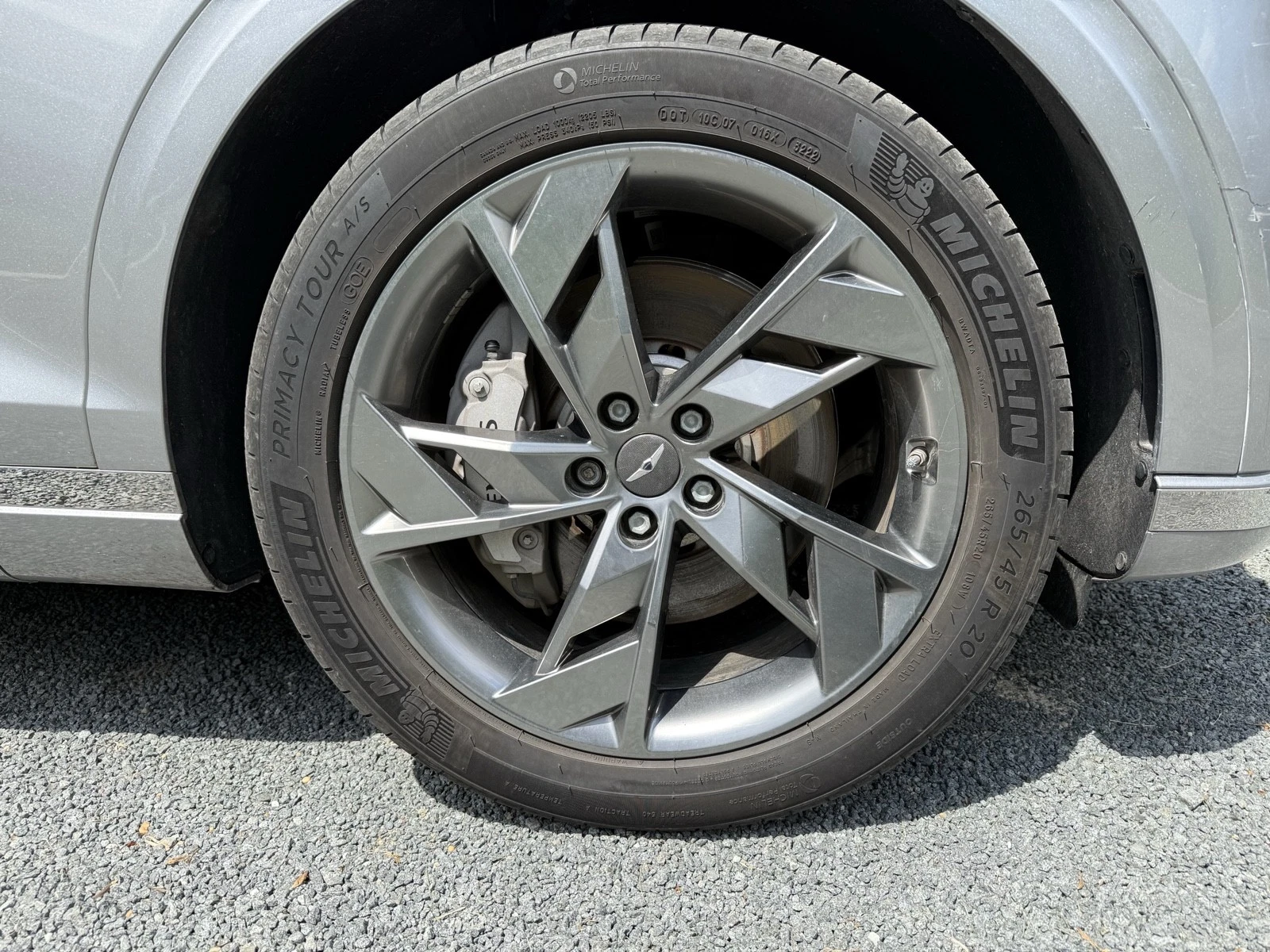2023 Genesis Electrified GV70