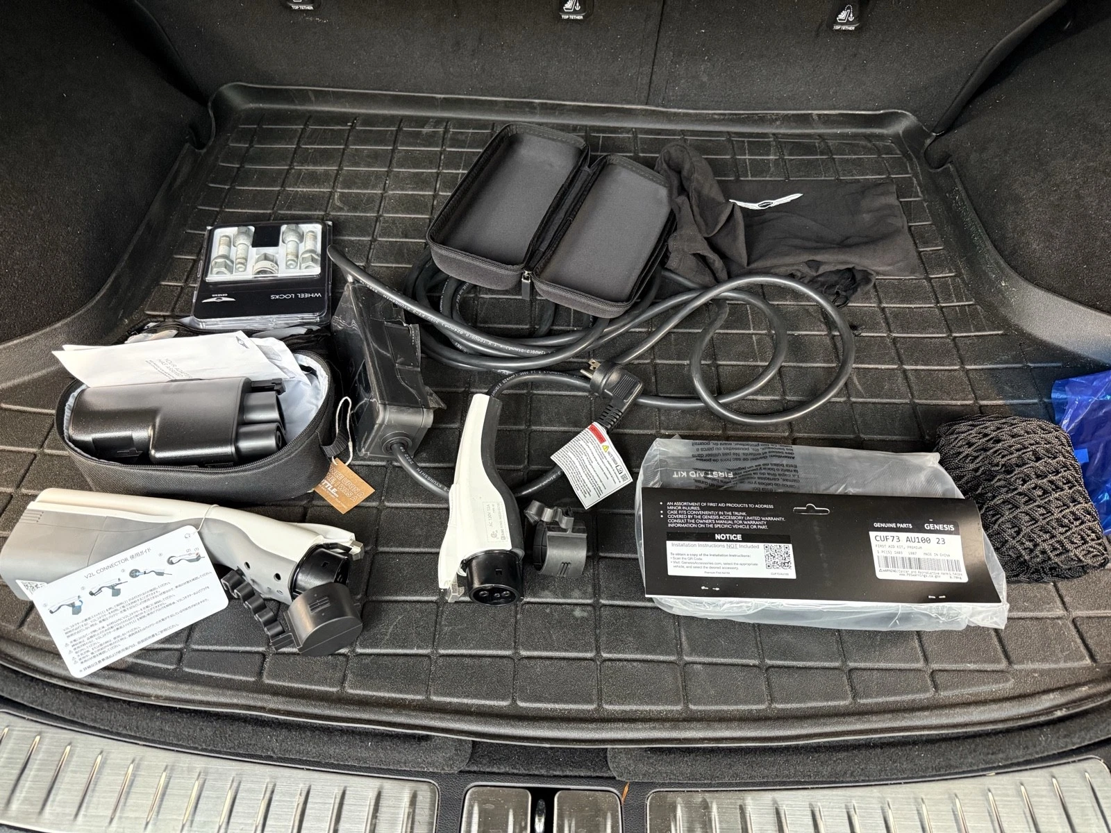 2023 Genesis Electrified GV70